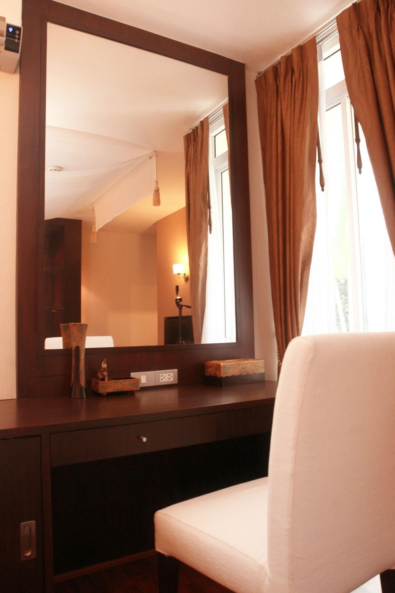 Mirth Sathorn Hotel Bangkok Buitenkant foto