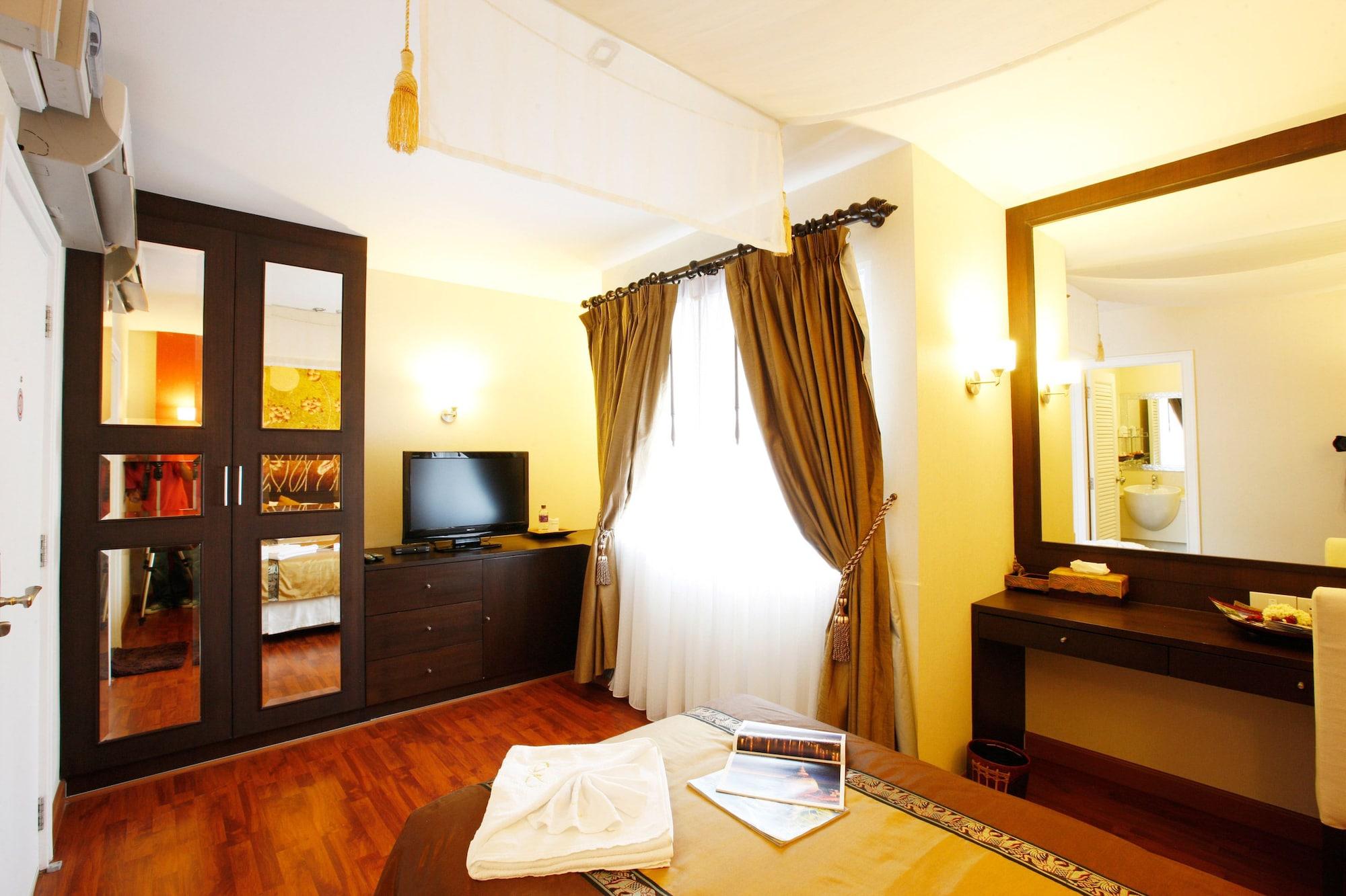 Mirth Sathorn Hotel Bangkok Buitenkant foto