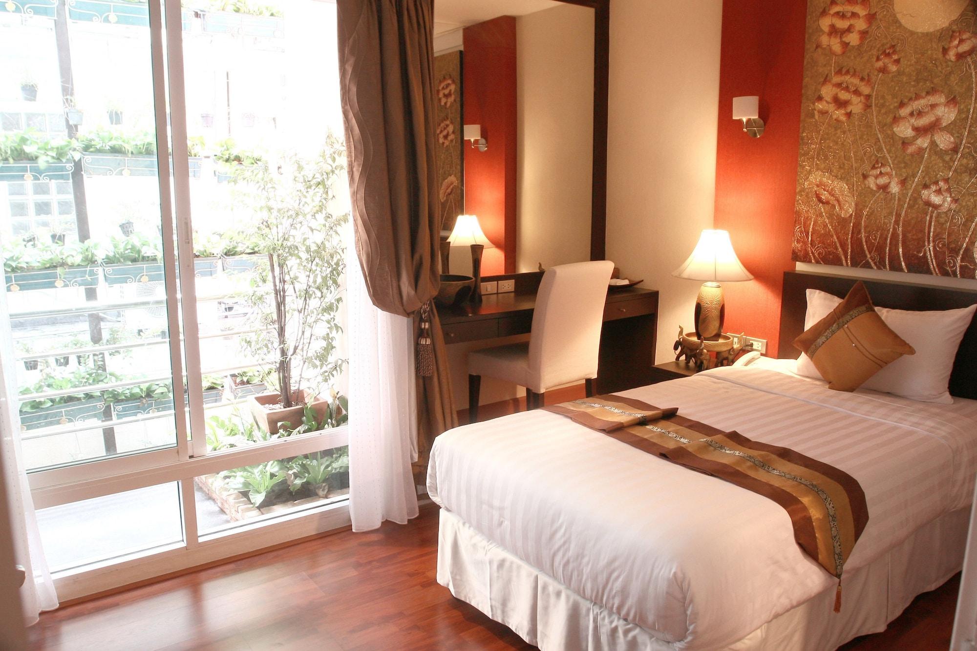 Mirth Sathorn Hotel Bangkok Buitenkant foto
