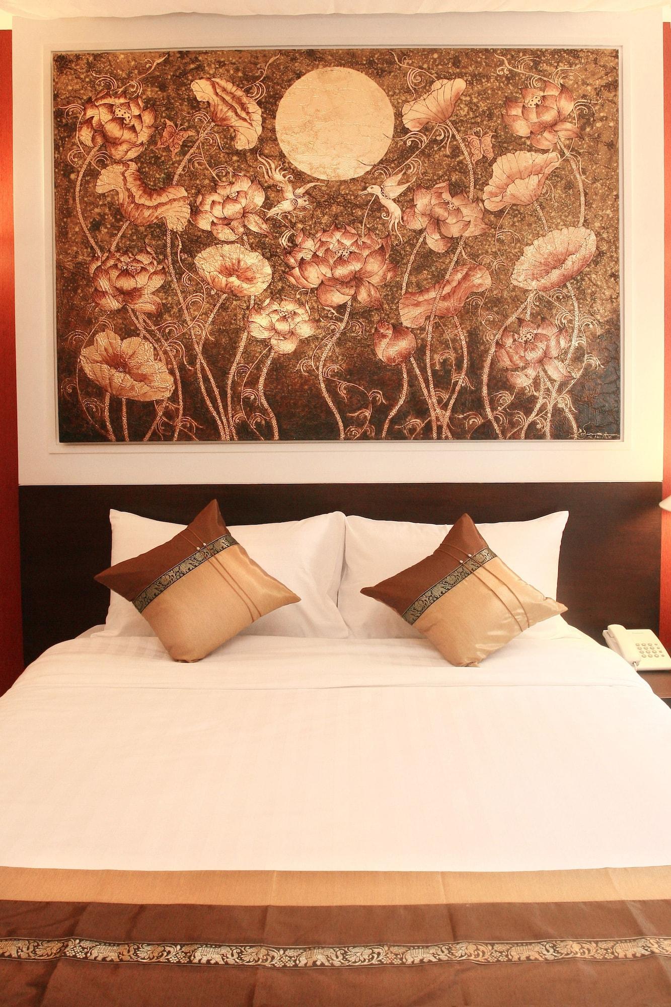 Mirth Sathorn Hotel Bangkok Buitenkant foto