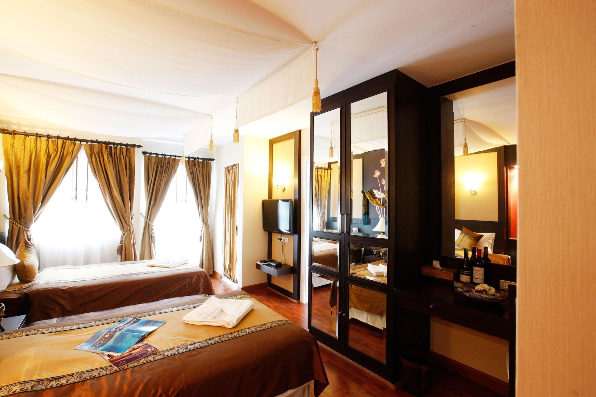 Mirth Sathorn Hotel Bangkok Buitenkant foto