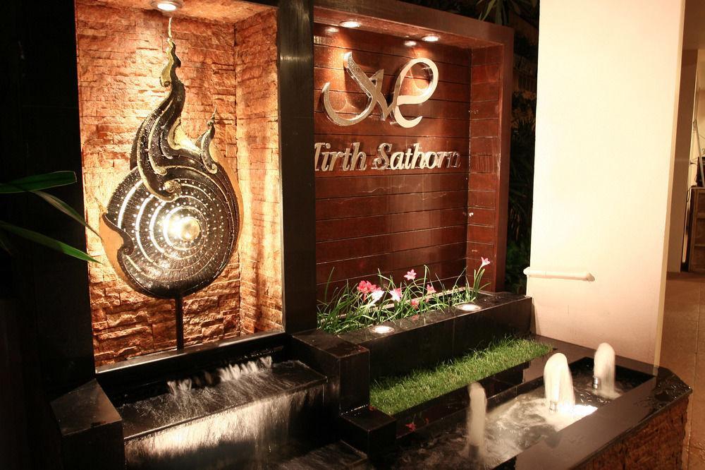 Mirth Sathorn Hotel Bangkok Buitenkant foto