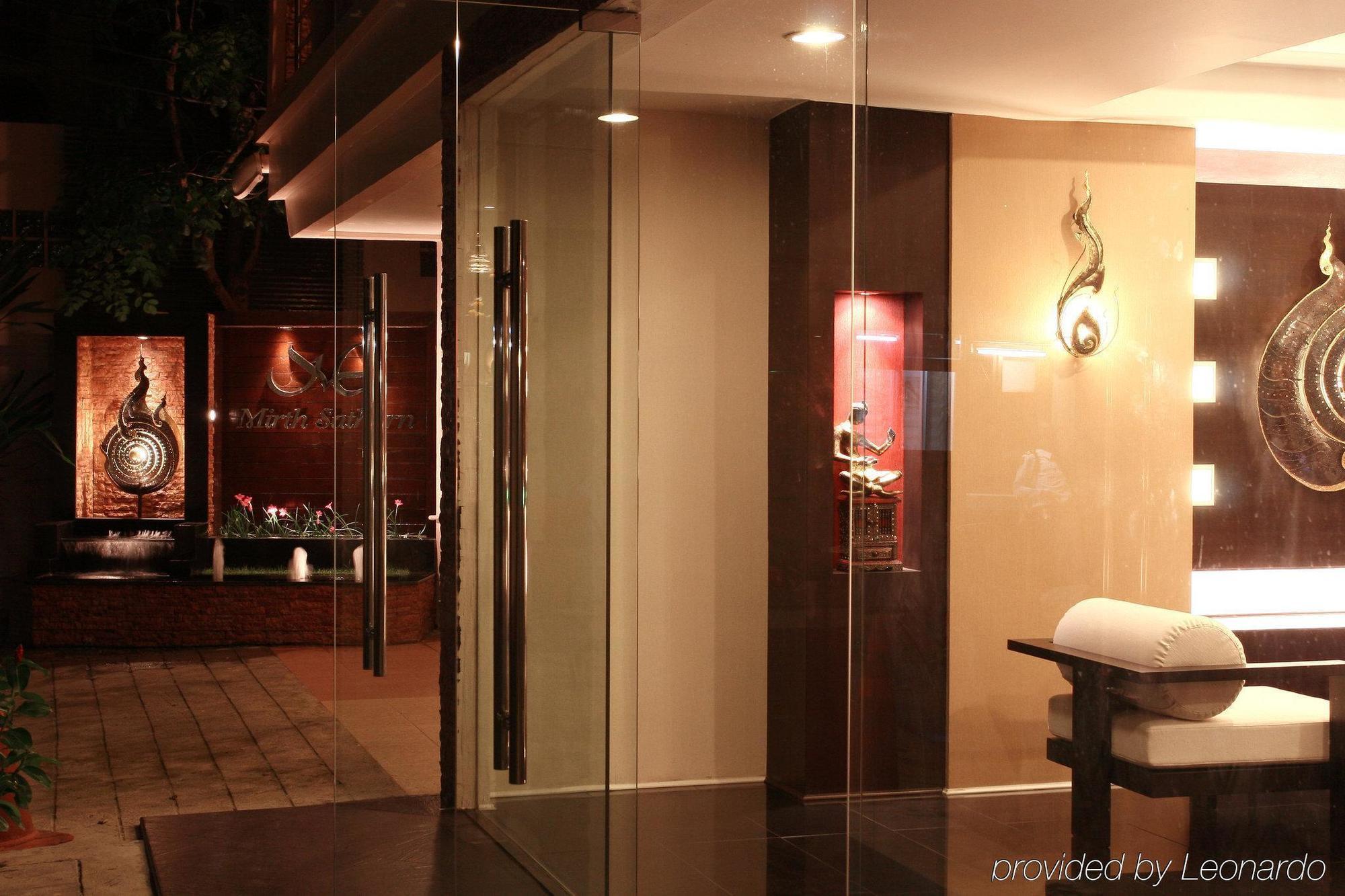 Mirth Sathorn Hotel Bangkok Buitenkant foto
