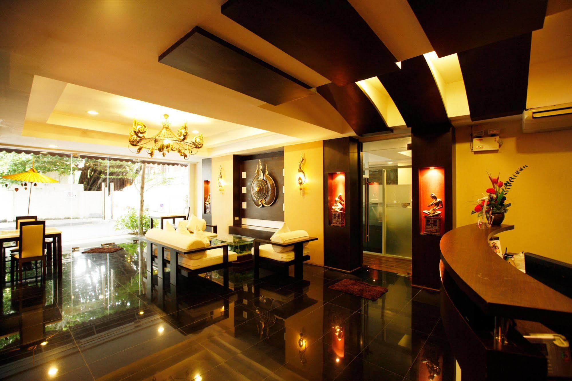 Mirth Sathorn Hotel Bangkok Buitenkant foto