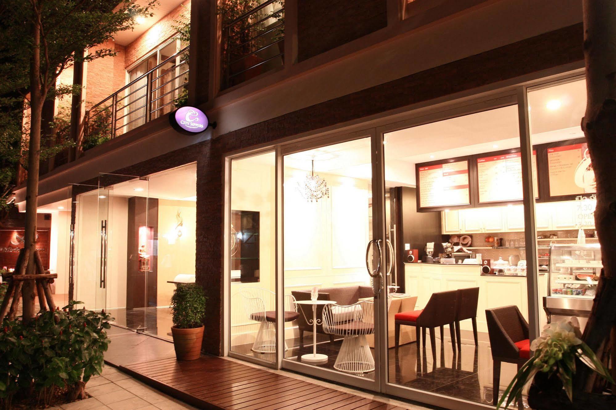 Mirth Sathorn Hotel Bangkok Buitenkant foto