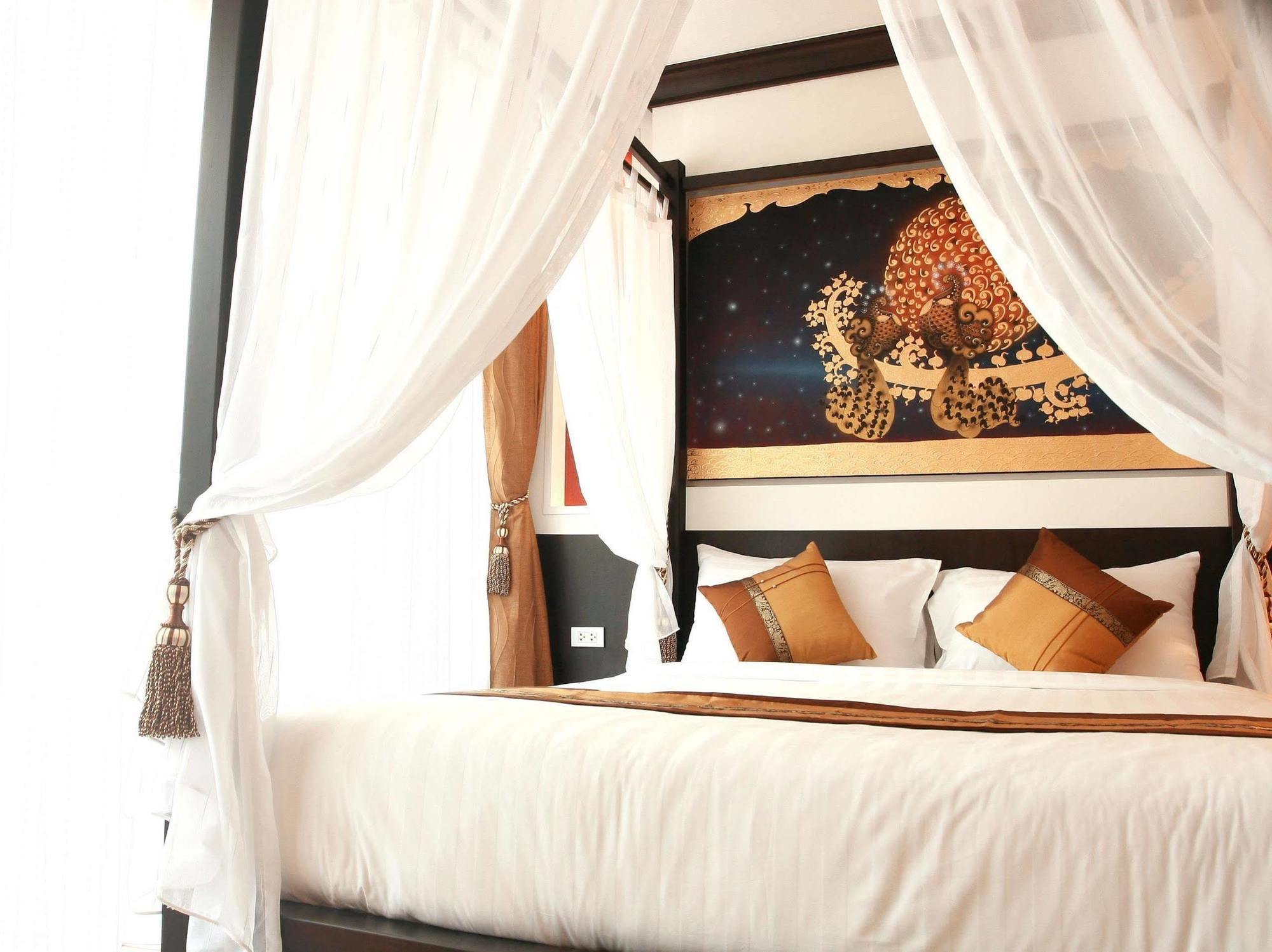 Mirth Sathorn Hotel Bangkok Buitenkant foto